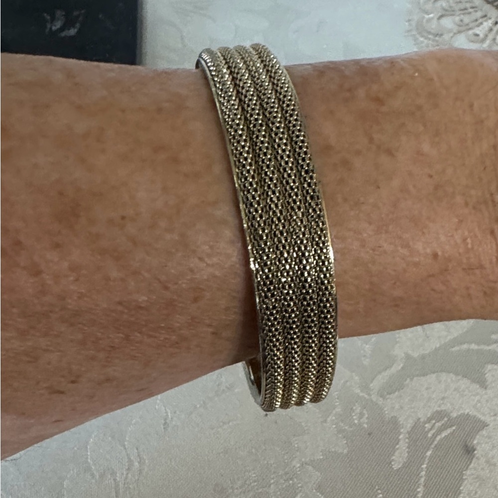 Vintage Elegant Gold Mesh Bracelet - Picture 1 of 4